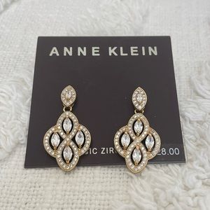 NEW • Earrings • NEVER USED